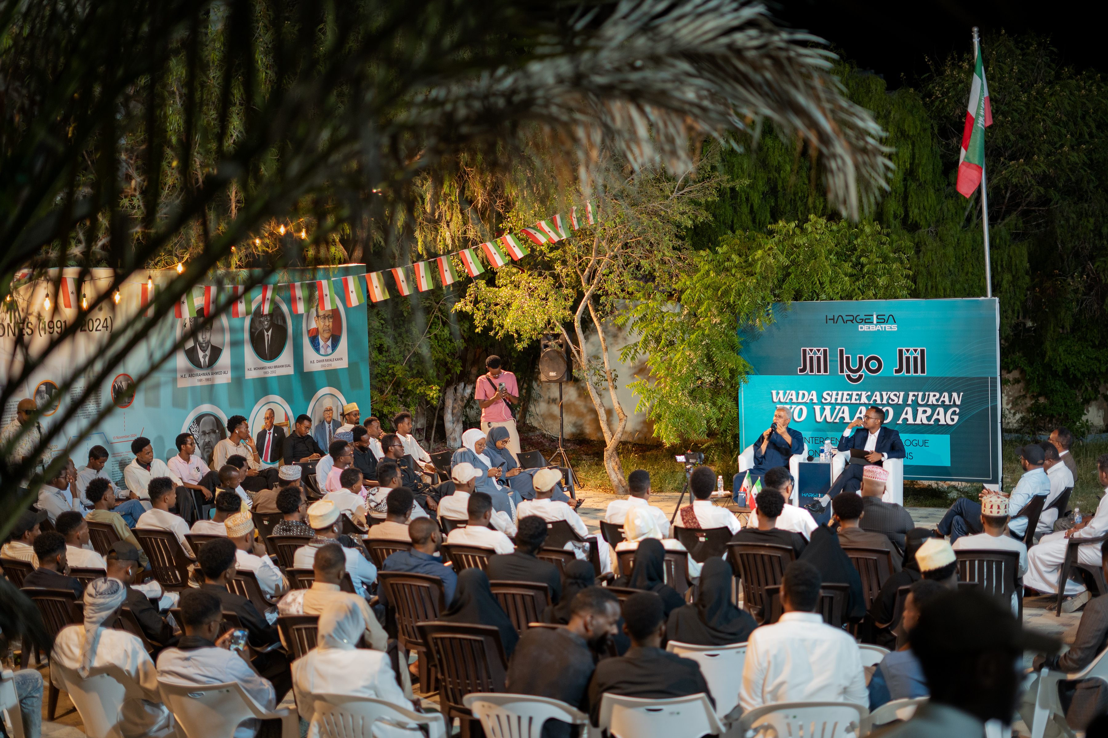 A wide view of an intergenerational dialogue